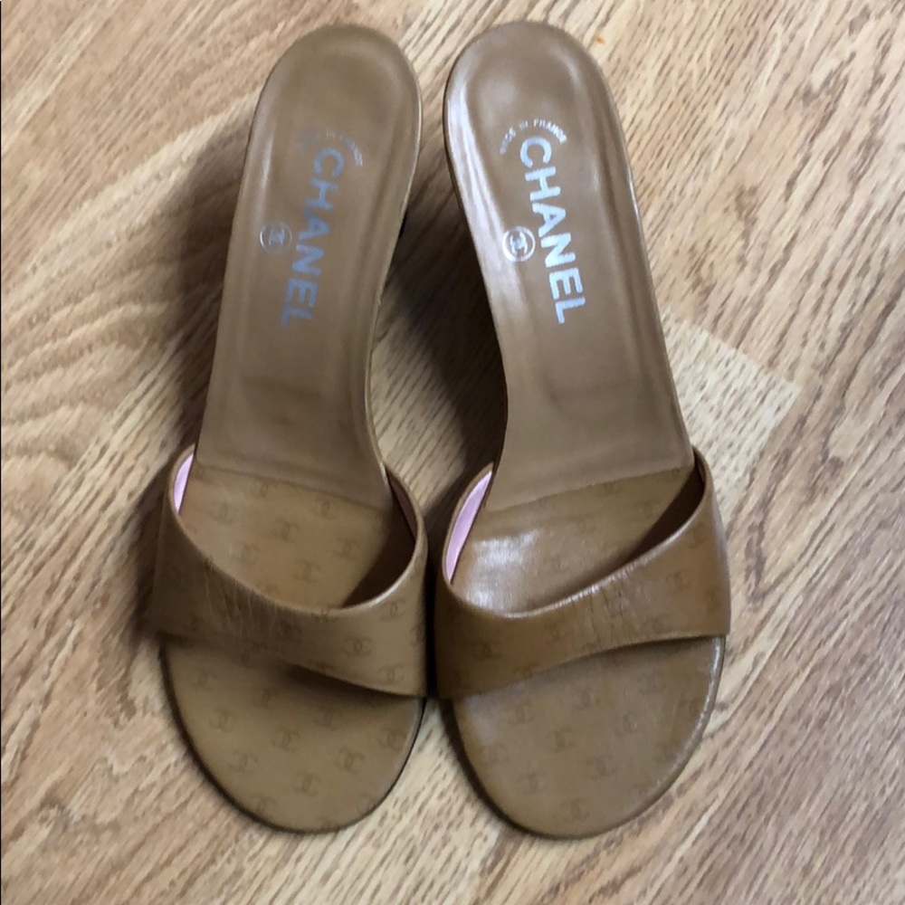 OFFERS ACCEPTED Authentic Chanel monogram sandal - Picture 2 of 8